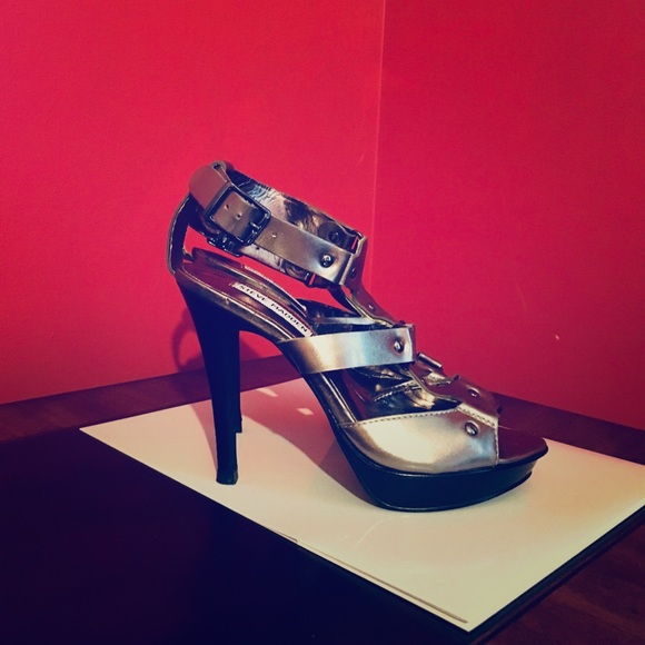 Shoes 👠 - Picture 1 of 8